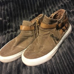 Blowfish tennis shoe